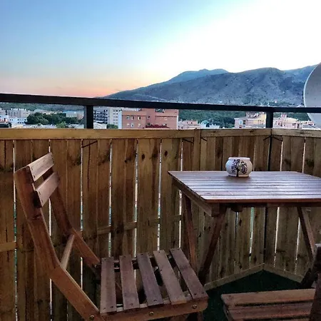 Upper Floor Sunny Terrace Lejlighed