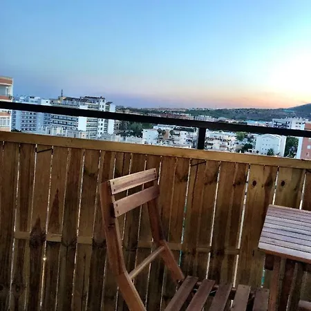 Upper Floor Sunny Terrace Apartmán *
